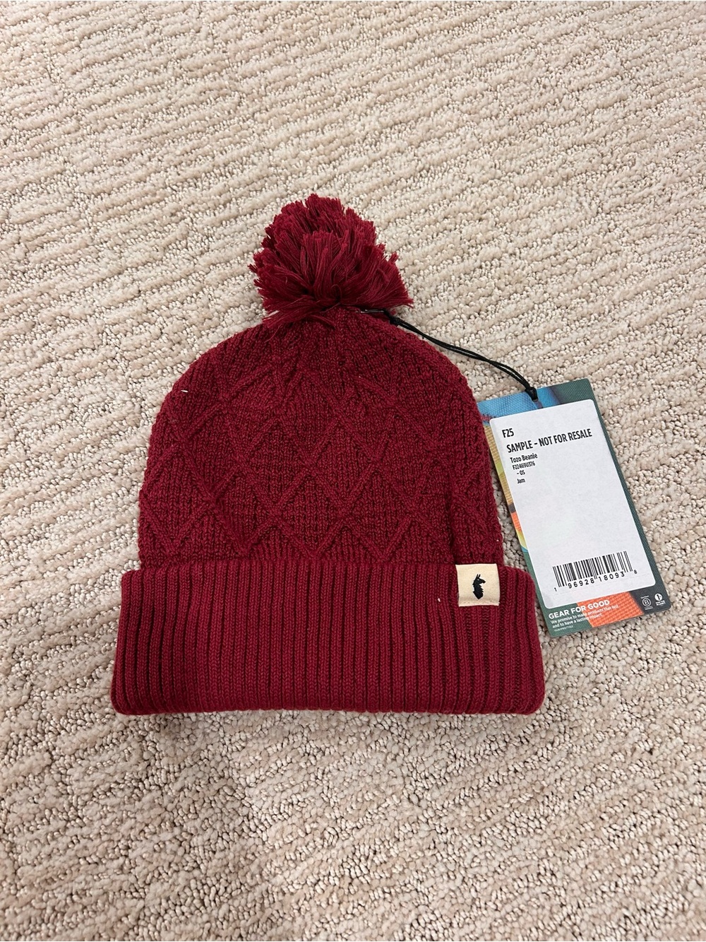 New Cotopaxi Pom Beanie Unisex Hat in Burgundy